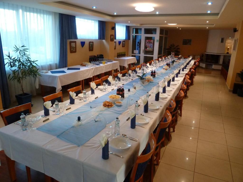 Hotel Jurki Dom Pozsony Kültér fotó